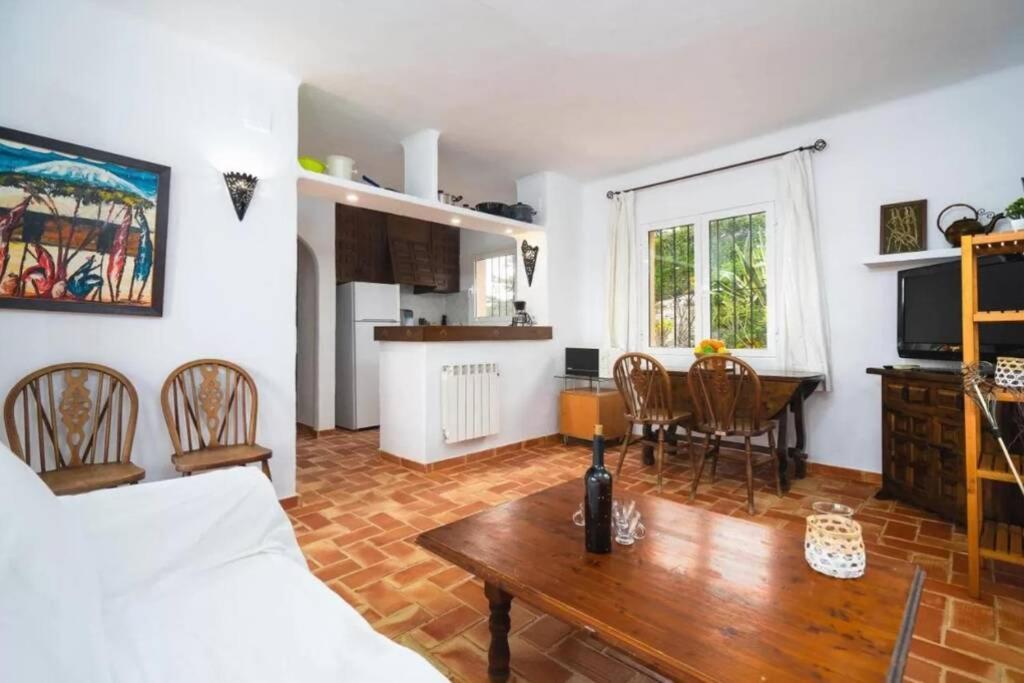 4 Persoons Bungalow Met Gemeenschappelijk Zwembad Teulada Exterior foto